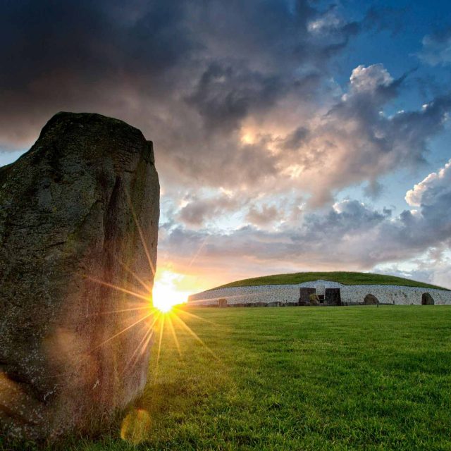 Brú na Bóinne Visitor Centre: Newgrange, Knowth and Dowth